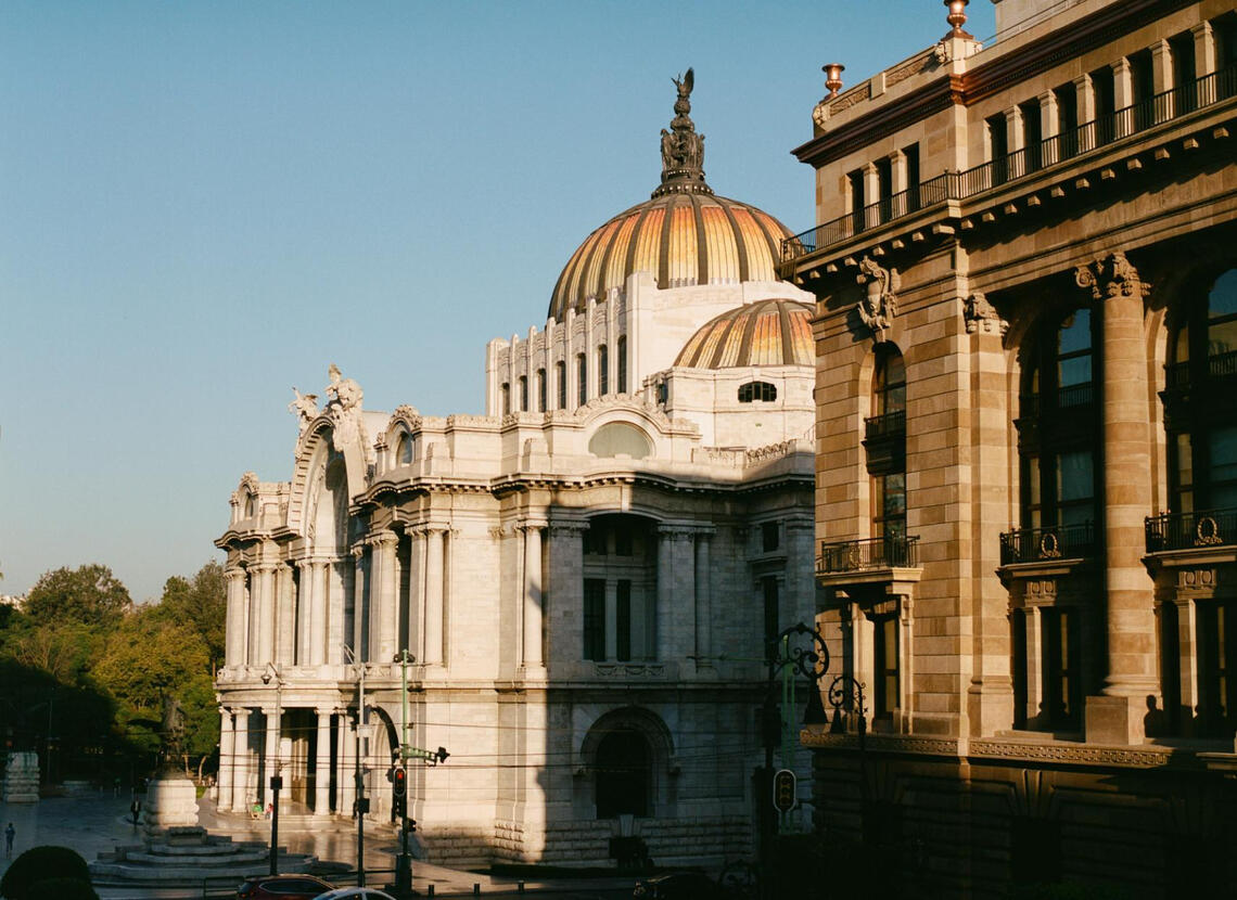 Mexico at the Center of LATAM Growth Mexico monument symbolizing the country’s role as a leading Latin American advertising market.